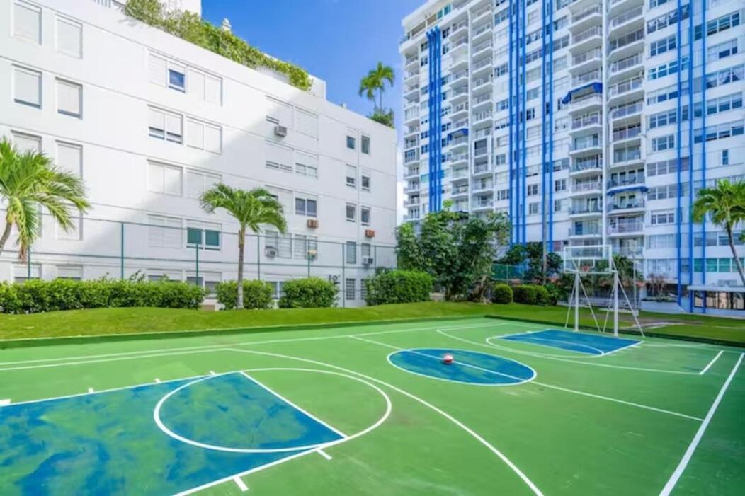 Sunset Paradise Cozy Beachfront Escape - Isla Verde Σαν Χουάν Εξωτερικό φωτογραφία