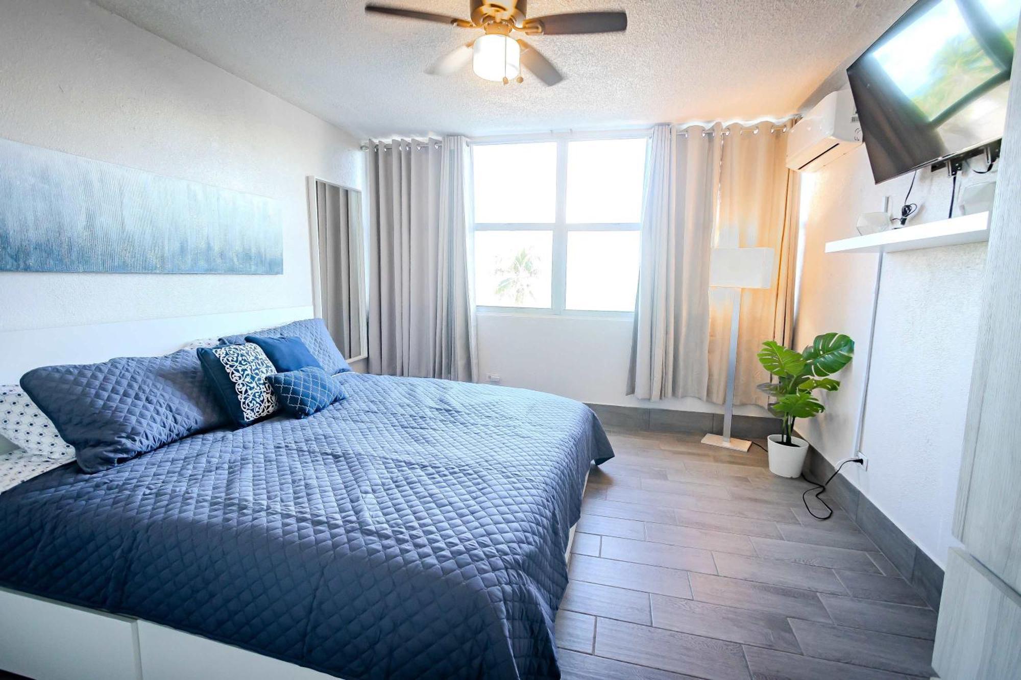 Sunset Paradise Cozy Beachfront Escape - Isla Verde Σαν Χουάν Εξωτερικό φωτογραφία