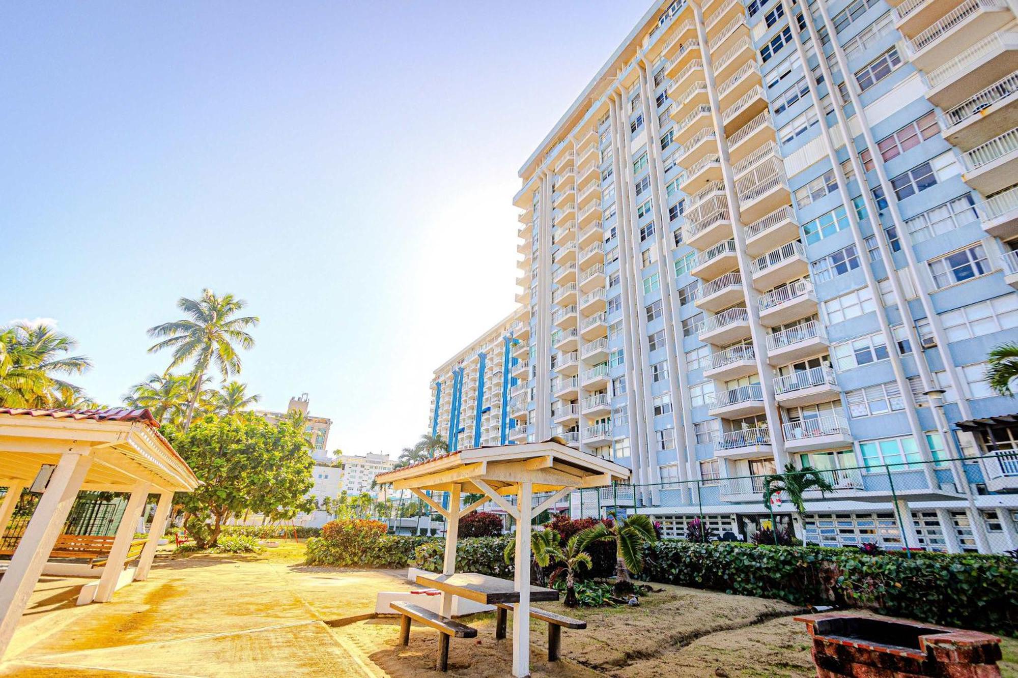 Sunset Paradise Cozy Beachfront Escape - Isla Verde Σαν Χουάν Εξωτερικό φωτογραφία