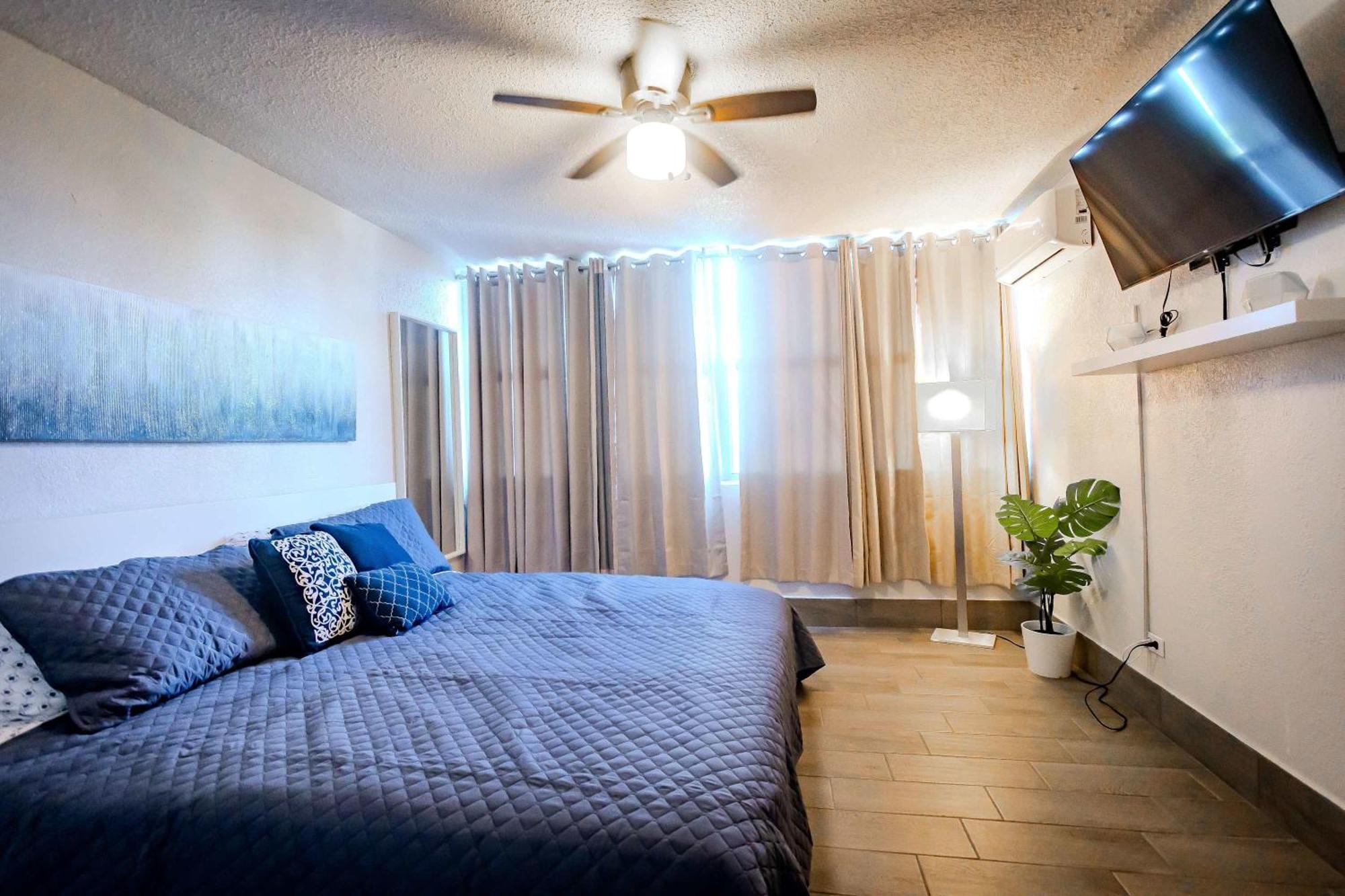 Sunset Paradise Cozy Beachfront Escape - Isla Verde Σαν Χουάν Εξωτερικό φωτογραφία