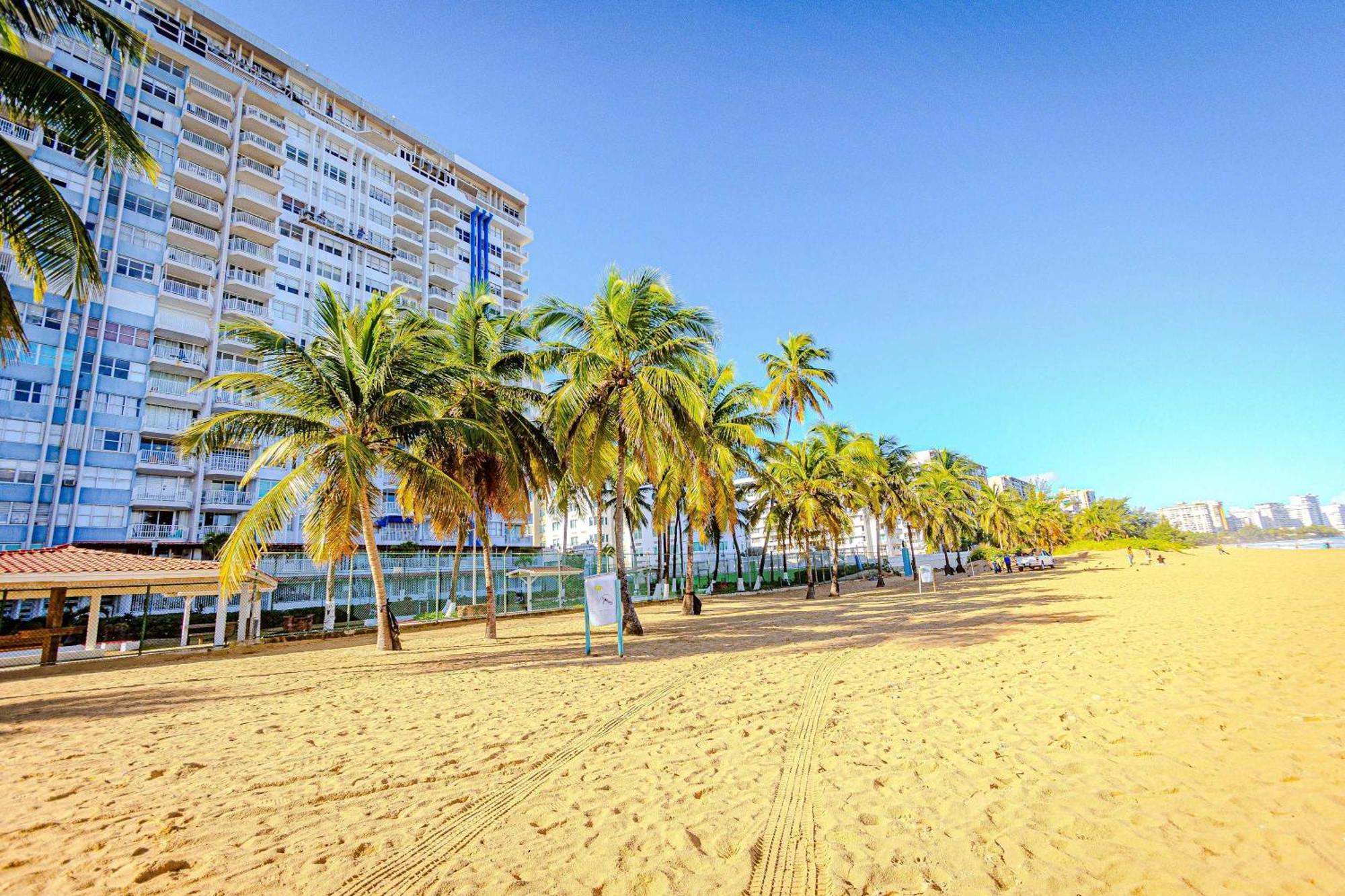 Sunset Paradise Cozy Beachfront Escape - Isla Verde Σαν Χουάν Εξωτερικό φωτογραφία