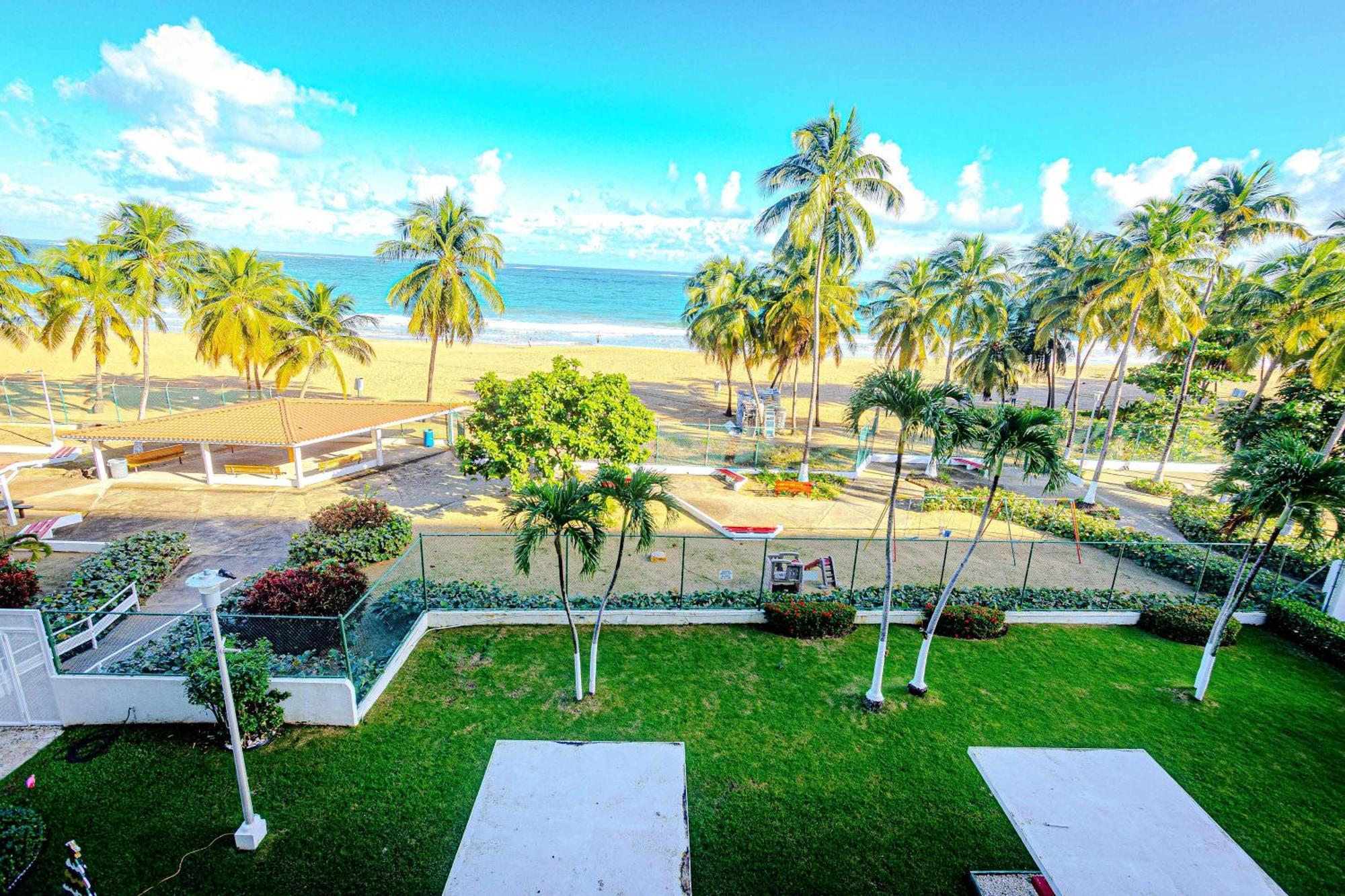 Sunset Paradise Cozy Beachfront Escape - Isla Verde Σαν Χουάν Εξωτερικό φωτογραφία