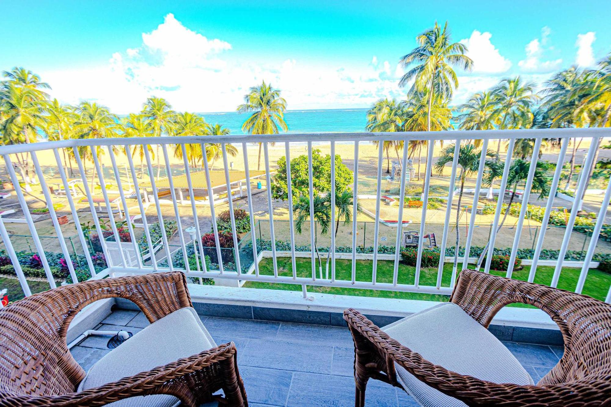 Sunset Paradise Cozy Beachfront Escape - Isla Verde Σαν Χουάν Εξωτερικό φωτογραφία