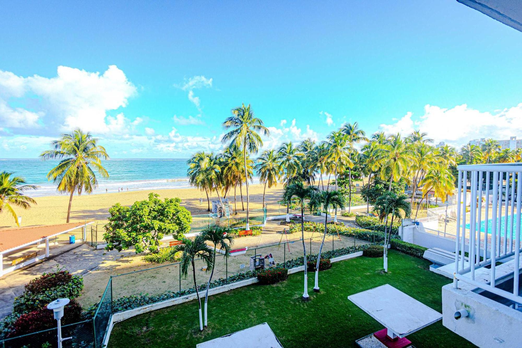 Sunset Paradise Cozy Beachfront Escape - Isla Verde Σαν Χουάν Εξωτερικό φωτογραφία