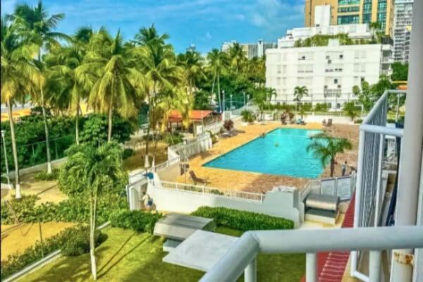 Sunset Paradise Cozy Beachfront Escape - Isla Verde Σαν Χουάν Εξωτερικό φωτογραφία
